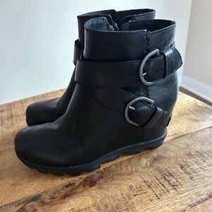 Sorel Joan of Arctic Wedge w Buckle BLACK Leather Zip Ankle Boot Size 6.5
